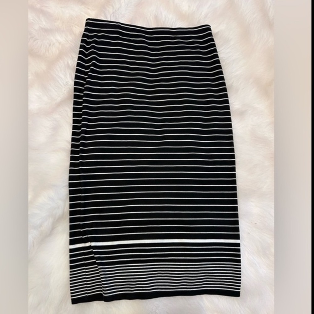 Max Studio Black and White Ribbed Pencil Skirt|